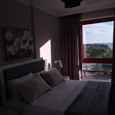 Apartment Center House *